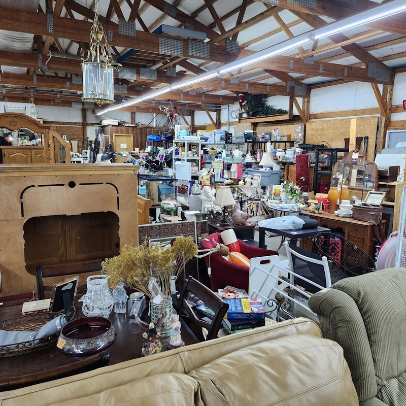 8 Huge Swap Meets in Tennessee Every Treasure Hunter Should Visit 8 Clarksville Indoor Flea Market - Clarksville, Tennessee