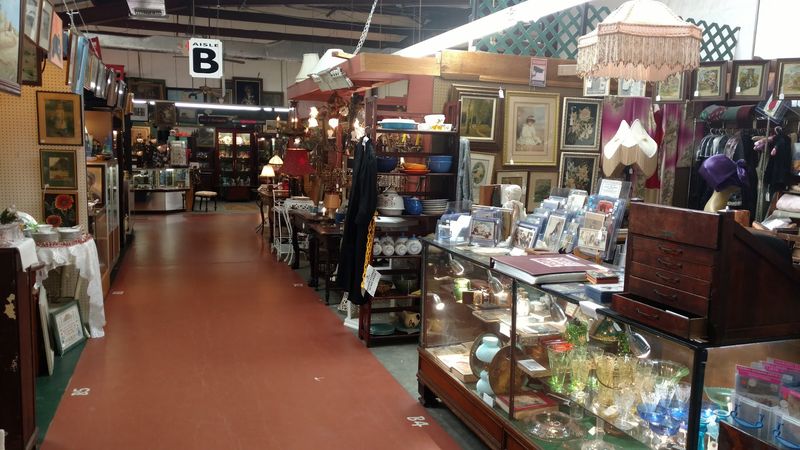 Enjoy a Nostalgic Family Day at This Antique Theme Park in Florida 3 Antique Center Building Full of High-End Finds