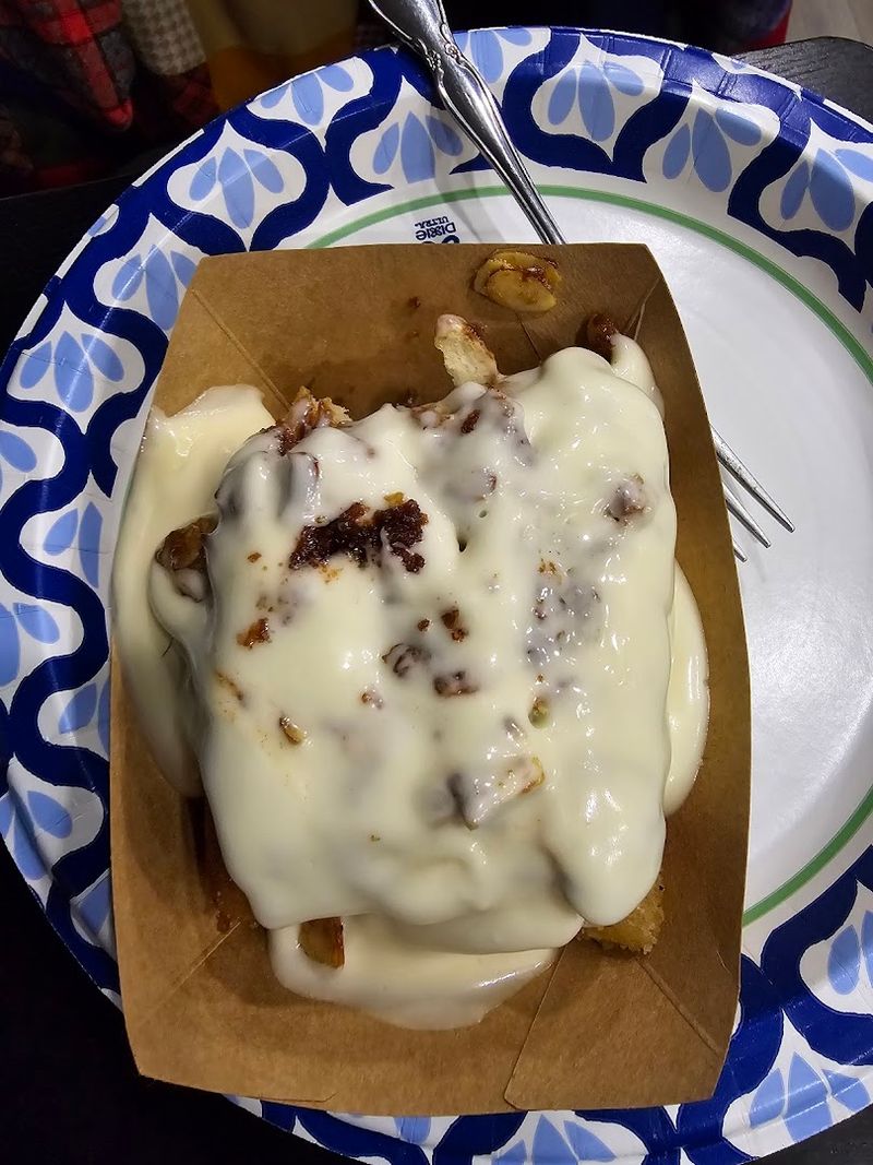 This California breakfast spot serves cinnamon rolls so big people end up talking about them all day 6 The Cream Cheese Frosting People Cannot Stop Mentioning