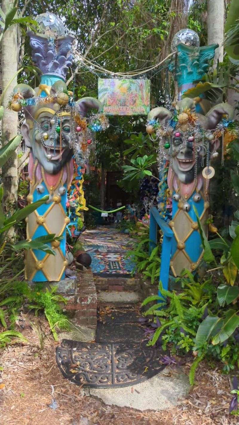 This Wonderfully Bizarre Spot in Florida Is a Kaleidoscope of Colors 10 An Inspiring Space That Sparks Creativity in Visitors