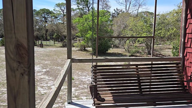 A Peaceful Escape from Cedar Key's Tourist District