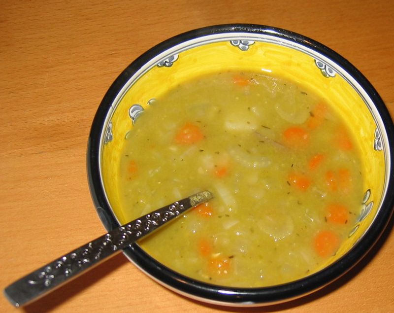 19 foods younger people side-eye - then immediately understand after one bite 12 Split pea soup