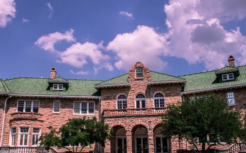 12 Tennessee Family Attractions That Can Fill a Full Day Without Overspending 13 Pink Palace Museum and Planetarium - Memphis, Tennessee