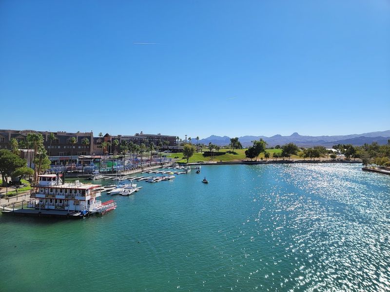 Dining and Nightlife Along the Waterfront