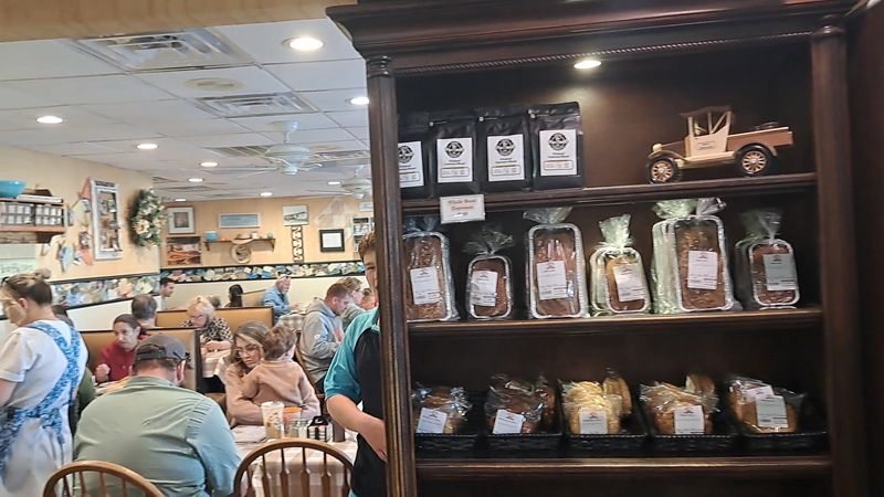 People Travel Across Florida for the Homemade Pies at This Amish Spot 6 Apple Butter So Good Guests Buy Jars to Take Home