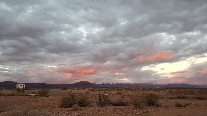 This Hidden Arizona State Park Feels Nothing Like the Desert 11 Gorgeous Sunsets Over the Water