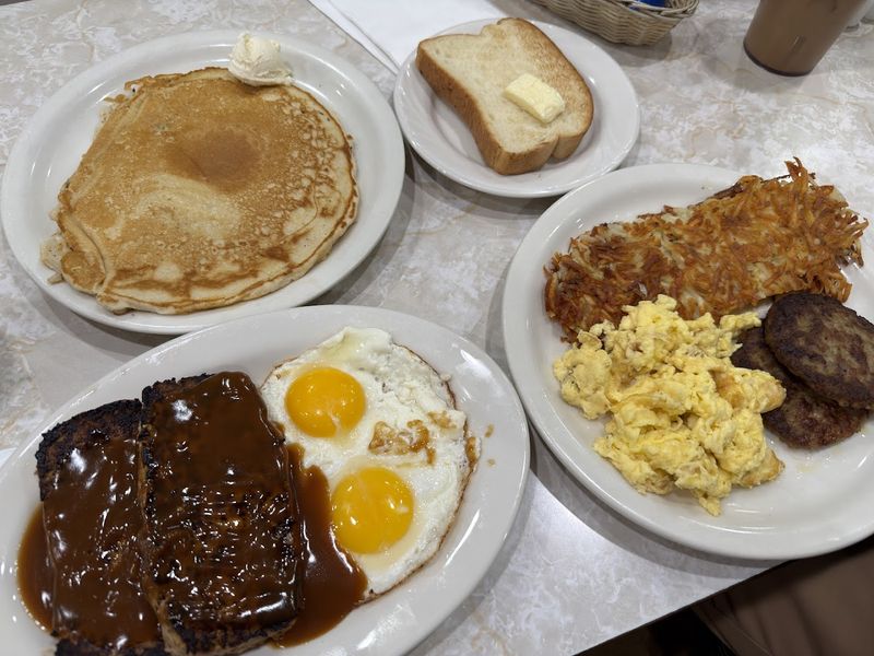 The quiet Nevada town where one old-school café became a favorite stop for generations 9 The Banana Nut Bread and Sweet Extras That Surprise You