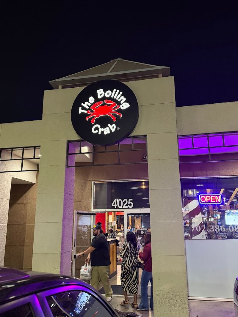 11 Nevada Seafood Restaurants That Surprise People In The Desert 3 The Boiling Crab - Las Vegas, Nevada
