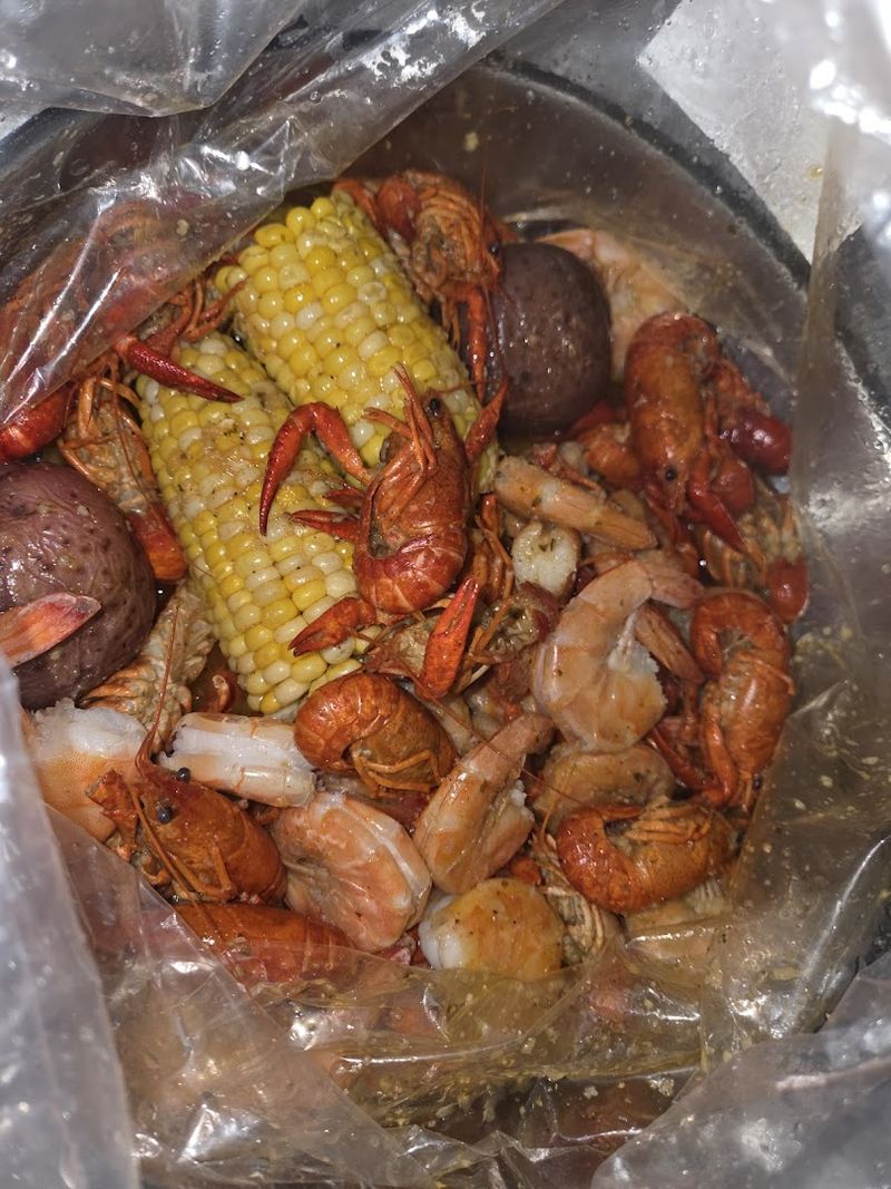 9 Florida Seafood Boil Spots That Always Feel Like A Party 6 Crab Du Jour Cajun Seafood & Sports Bar - Miami, Florida