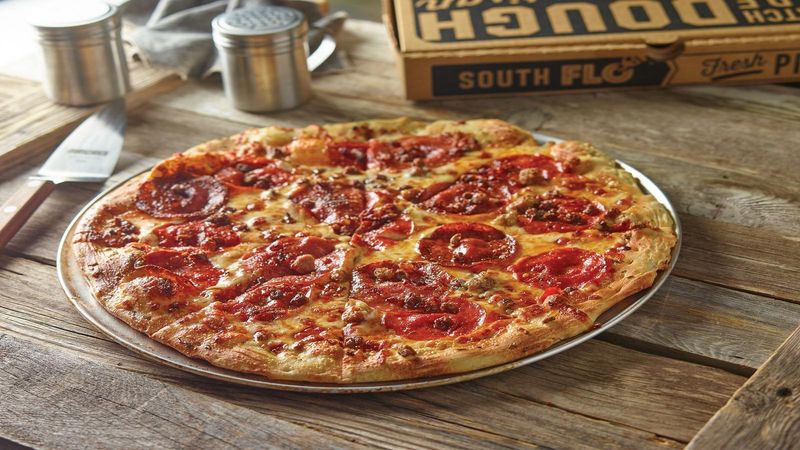12 Texas Pizza Places That Stay Packed Even On Weeknights 13 South Flo Pizza In H-E-B - Austin, Texas
