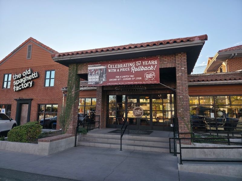 12 Arizona comfort food restaurants that feel like a reward after a long drive 12 The Old Spaghetti Factory - Phoenix, Arizona