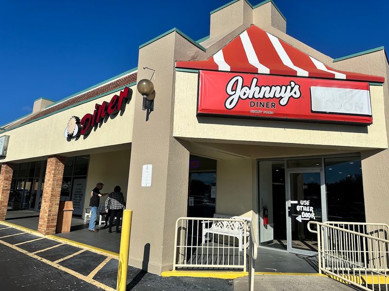 14 Classic Florida Diners That Feel Like a Step Back Into the 1960s 12 Johnny's Diner - Orlando, Florida
