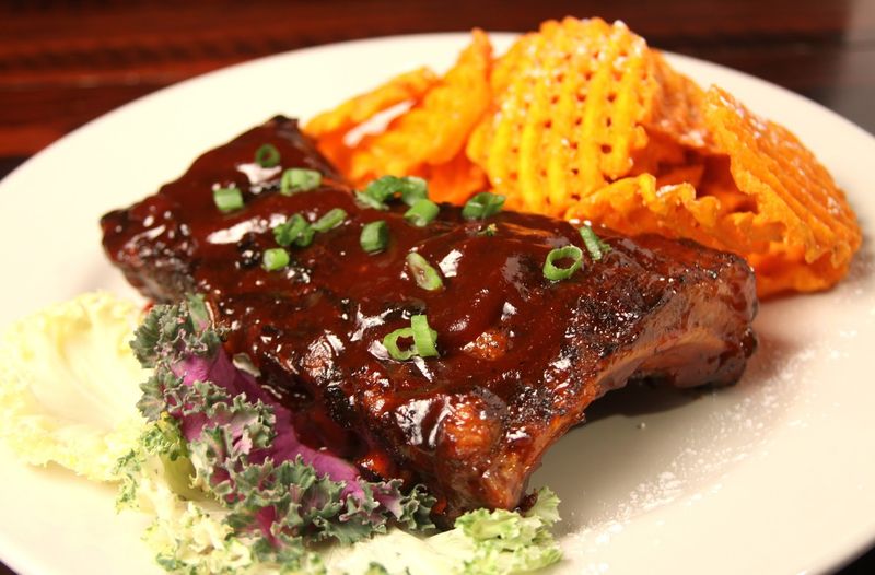 Ribs, Burgers, and Fish and Chips Worth the Drive