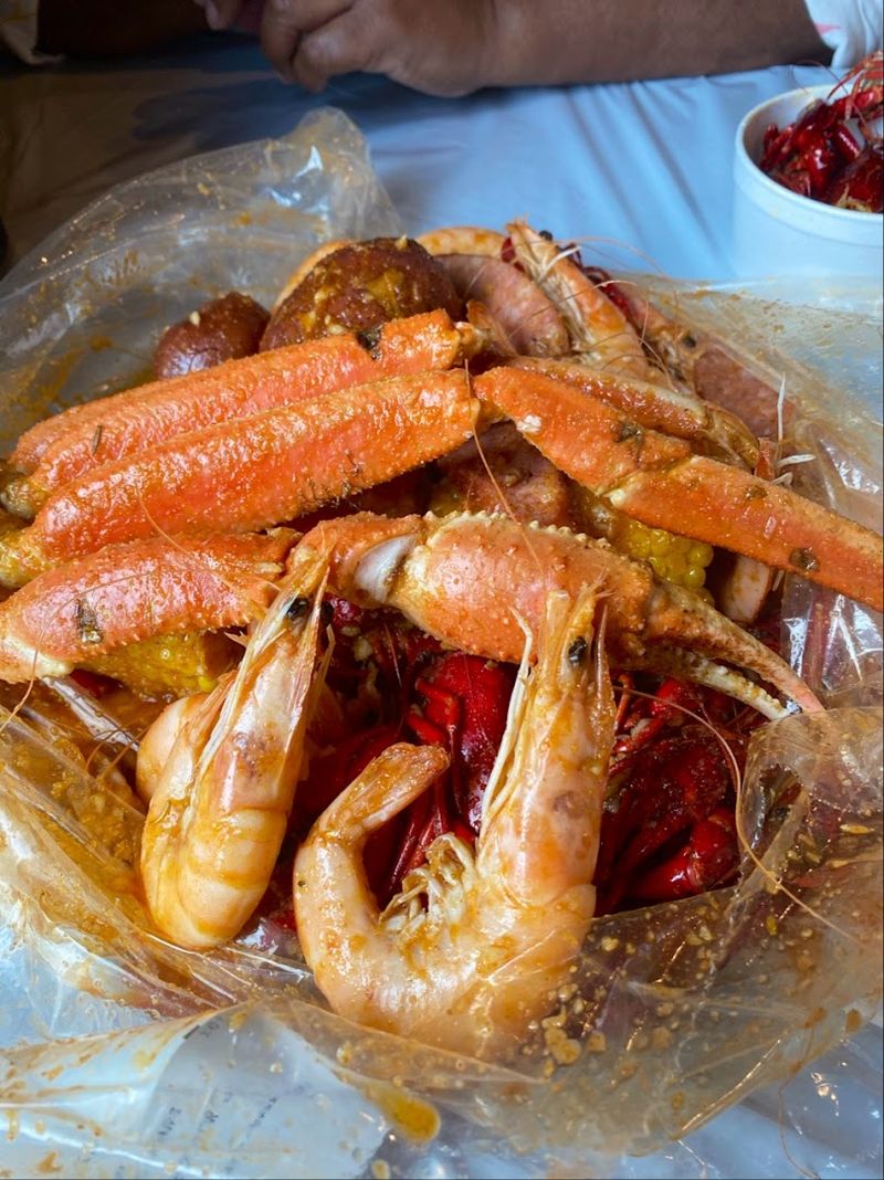 9 Florida Seafood Boil Spots That Always Feel Like A Party 4 Hot n Juicy Crawfish - Orlando, Florida
