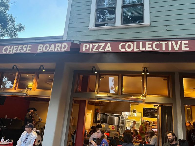 13 California Comfort Food Restaurants That Locals Lean On Again And Again 5 Cheese Board Collective Pizzeria - Berkeley, California
