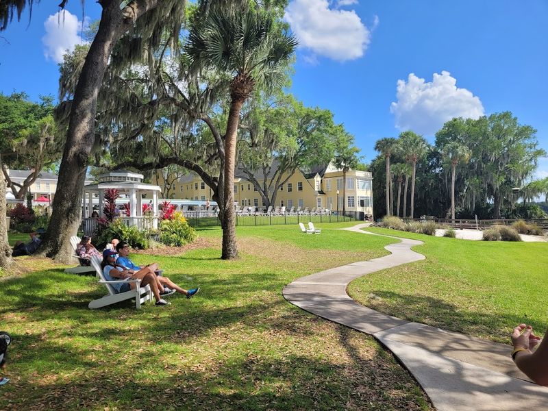 The Lakeside Inn and Its Century-Old Legacy
