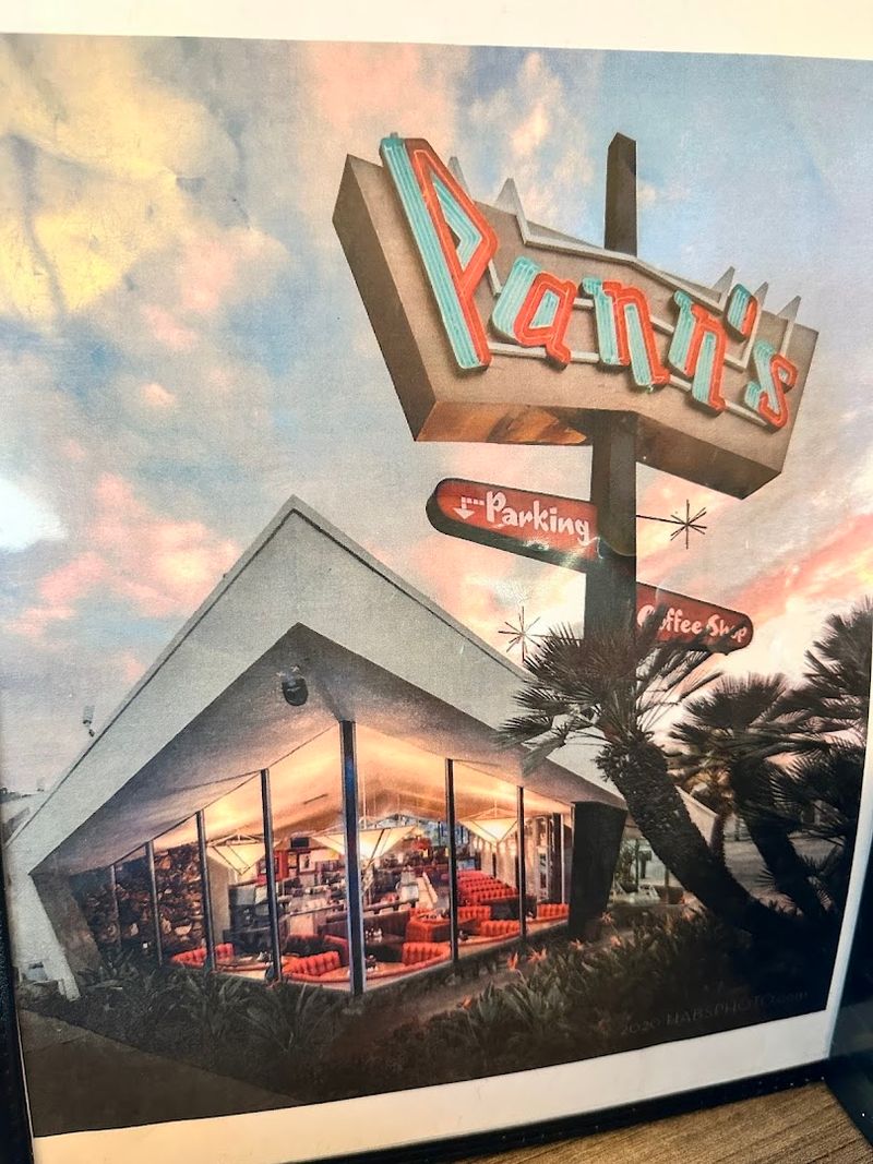 The Iconic Googie Architecture That Stops You in Your Tracks