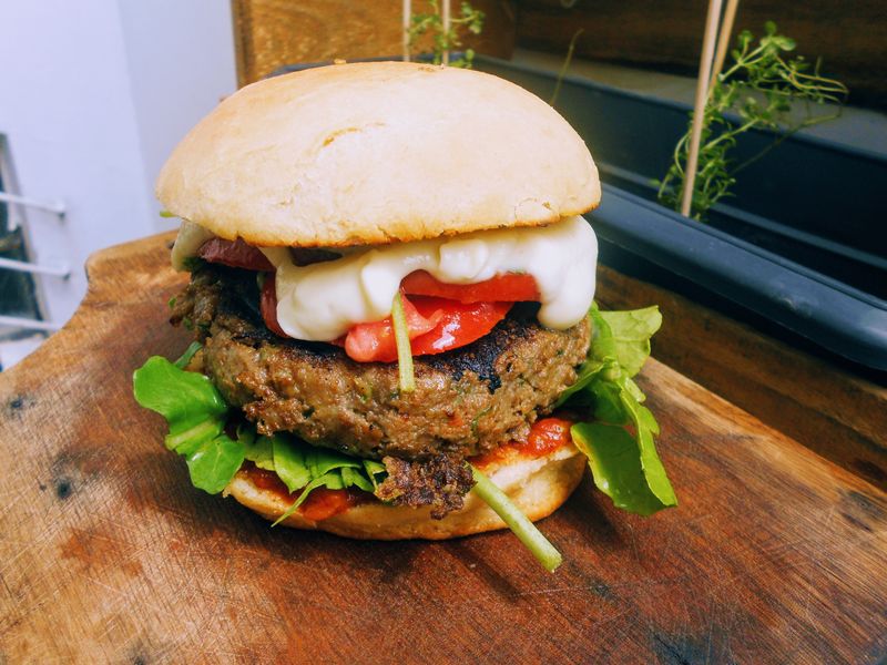 19 Foods That Got Replaced by “Better” Versions Nobody Really Wanted 4 Veggie burgers