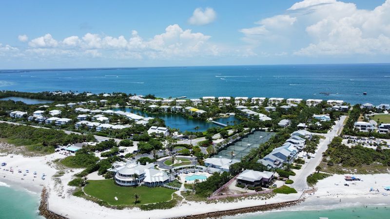 The quiet Florida island where time seems to slow down in the best possible way 5 Golf Cart Culture That Gives the Island Its Charming, Unhurried Personality
