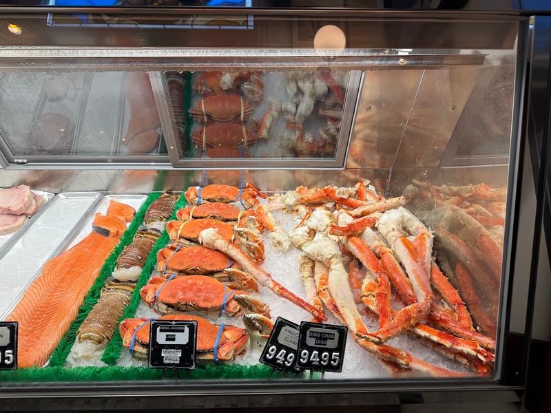 People drive for hours just to eat at this tiny California seafood spot by the water 4 Fresh Fish Delivered Five to Six Days a Week