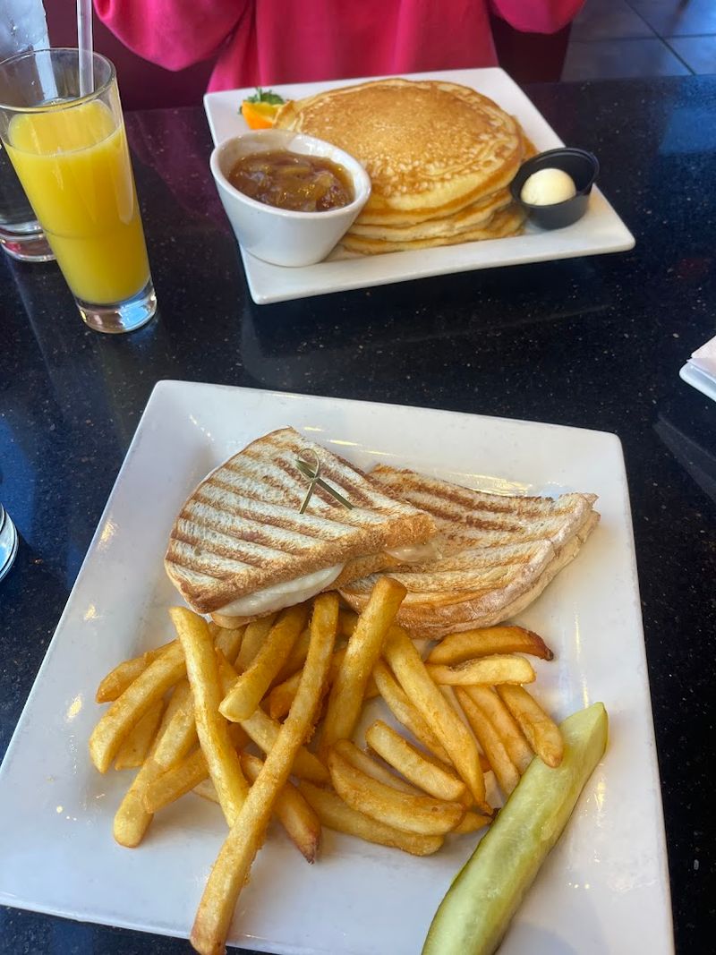 This Florida café is small, simple, and somehow always completely full 12 Lunch Options for the Non-Breakfast Crowd