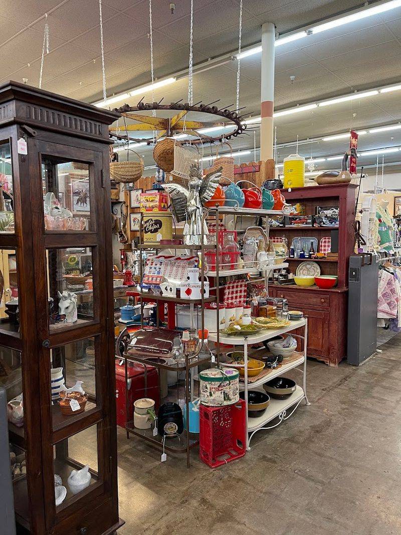 Vintage Kitchenware and Retro Home Goods