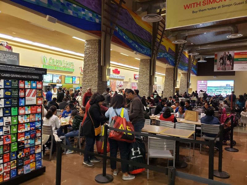 Weekend vs. Weekday: Knowing When to Go