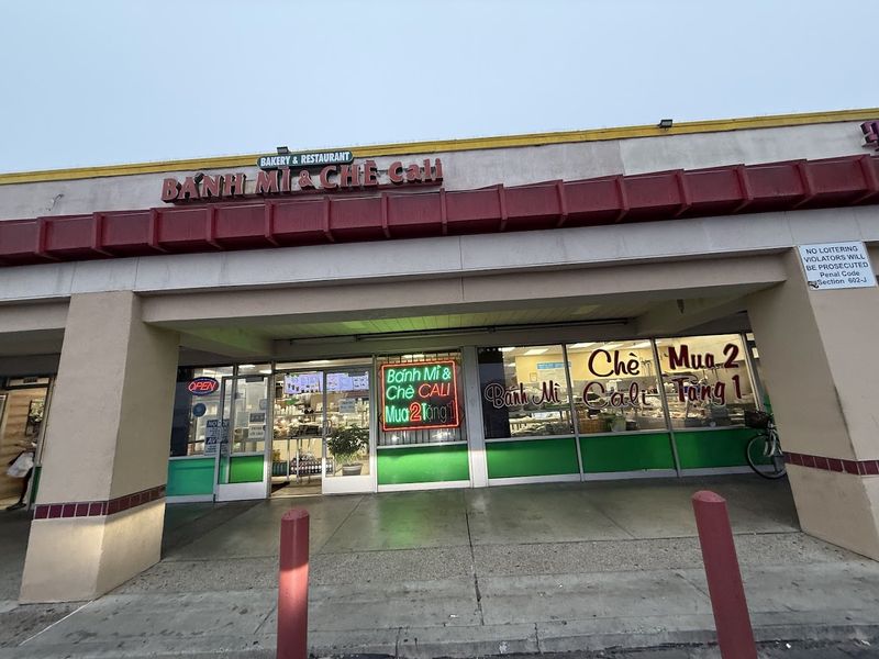Banh Mi Che Cali - Garden Grove, California