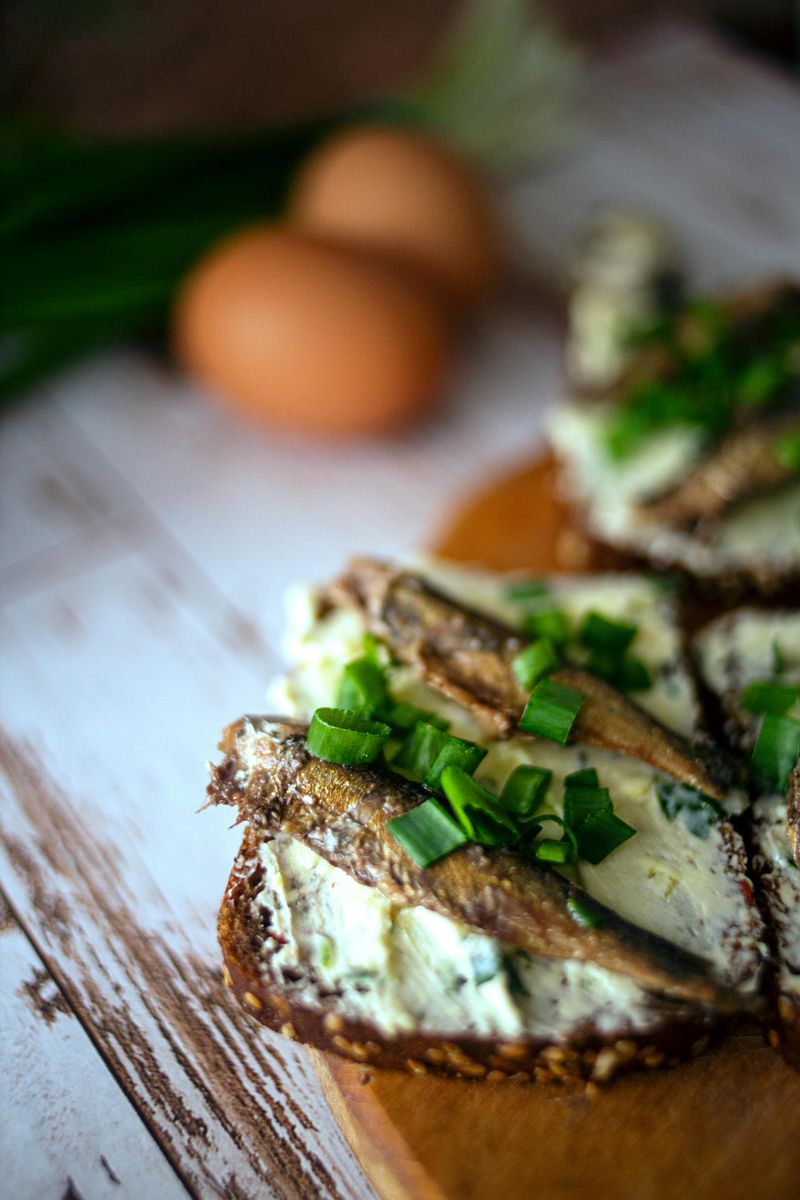 21 Meals That Only Make Sense If You Grew Up Eating Them Regularly 19 Sardines on bread
