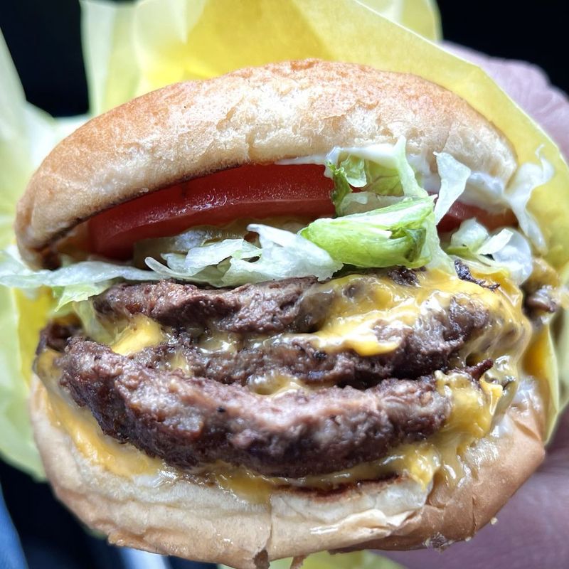 12 California Burger Spots That Prove Simple Food Still Wins the Loudest Praise 4 Bill's Burgers - Sherman Oaks, California