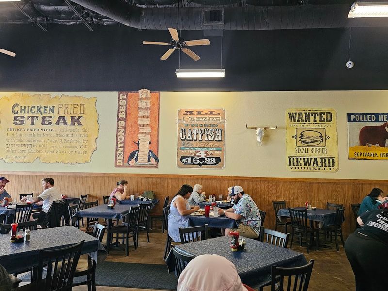 This Texas Restaurant Serves Fried Chicken That's Almost Too Good 11 Service That Feels Like Family — Ask for Mel