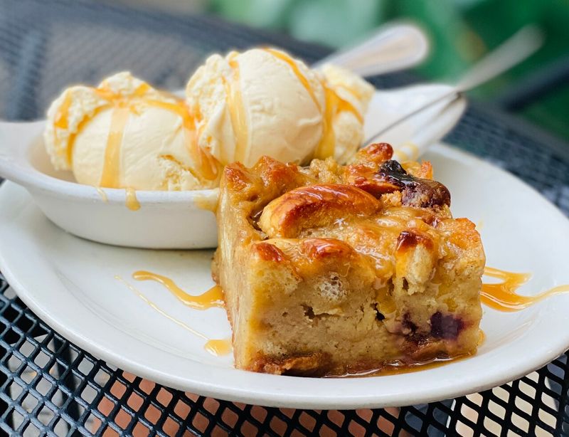 22 Forgotten Dishes That Prove People Used to Eat Very Differely 17 Bread pudding