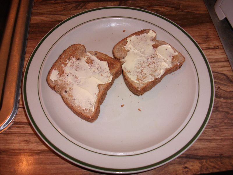 21 Meals That Only Make Sense If You Grew Up Eating Them Regularly 12 Toast with margarine