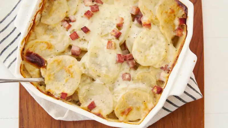 Scalloped potatoes with ham