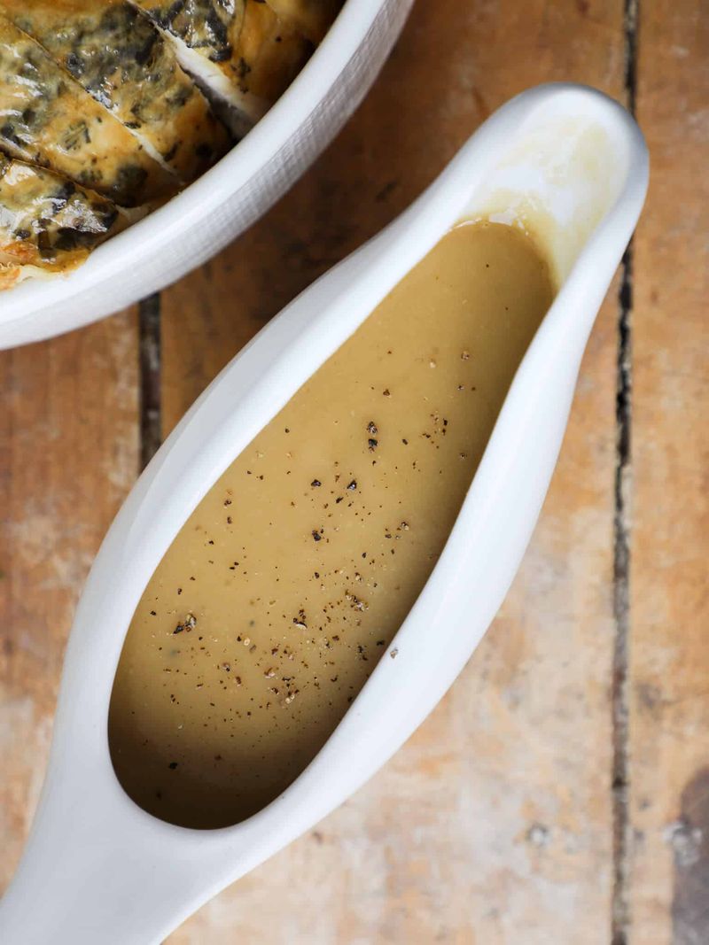 22 Foods That Look Outdated - But Still Beat Most Trendy Alternatives 19 Pan gravy