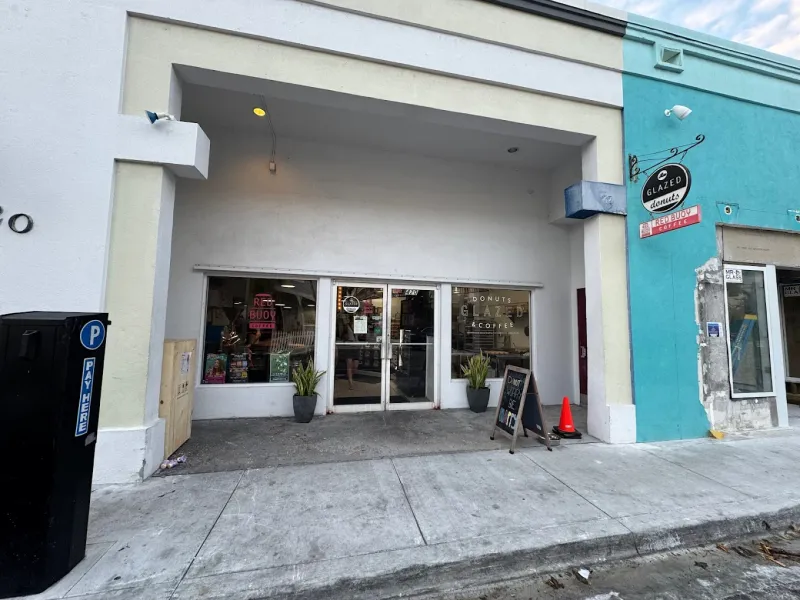 This Florida Bakery Serves Glazed Donuts That Are Out of This World 11 Hours, Location, and Tips for Your Visit