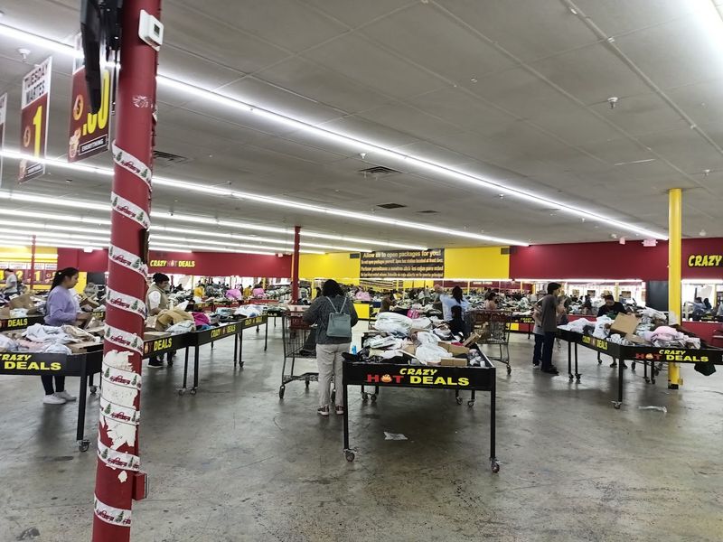 This Huge Texas Bin Store Lets You Fill an Entire Cart for Just $25 4 A Massive Warehouse-Style Space Packed With Inventory