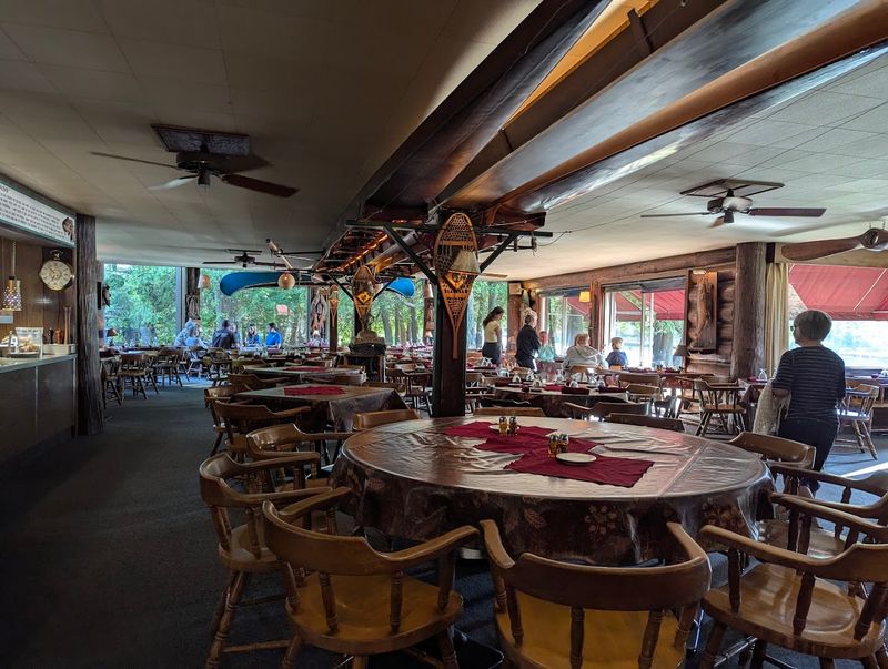 Hack-Ma-Tack Inn - Cheboygan, Michigan