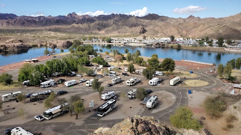 Full-Service Campsites Right on the Riverbank