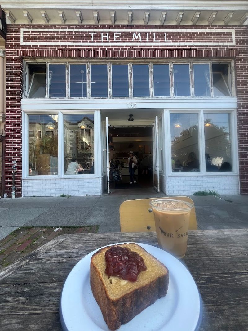 Outdoor Seating and the Alamo Square Connection