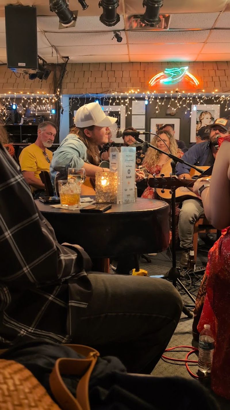 The Crowd Etiquette That Makes It All Work