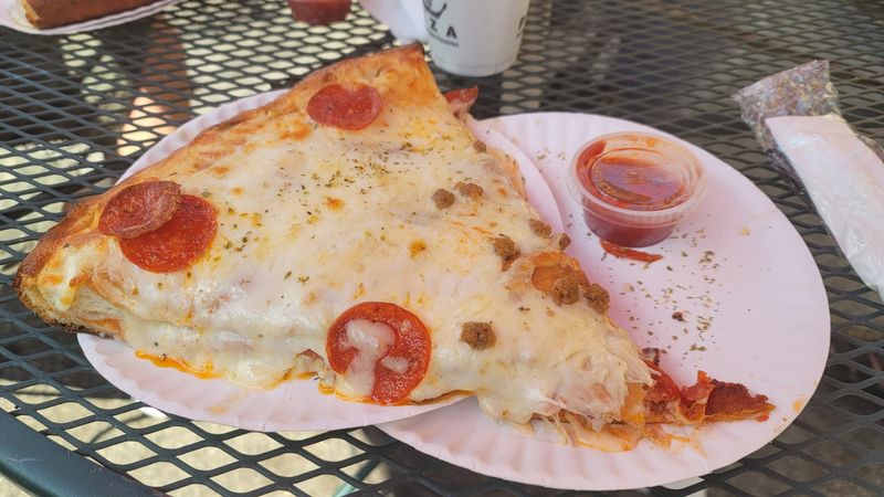 11 Tennessee Pizza Places That Stay Packed Even On Weeknights 8 Joey's House of Pizza Catering - Murfreesboro, Tennessee