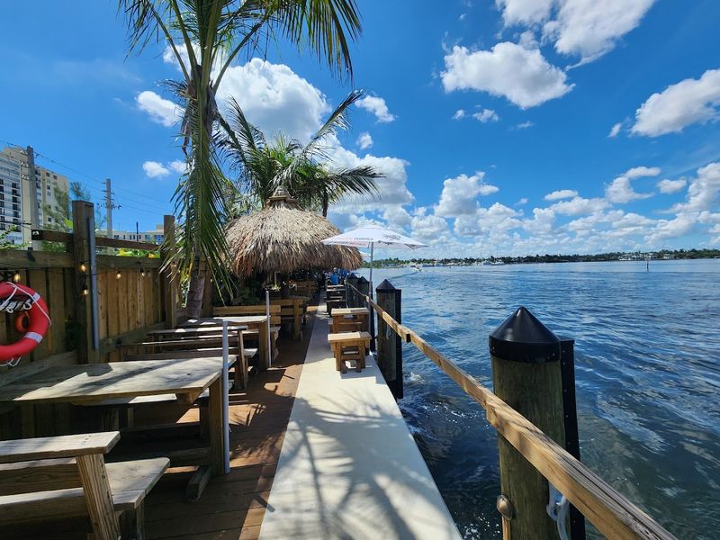 This Florida burger shack serves what locals swear is the best burger in the state 9 What to Expect When You Arrive: Wait Times and Tips