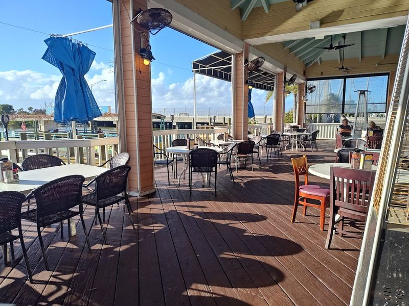 Casual Atmosphere With an Airy, Laid-Back Island Vibe