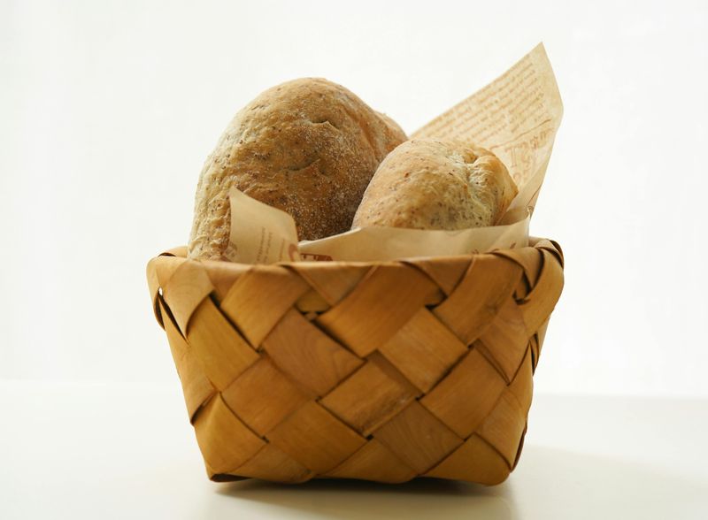 Paid bread basket