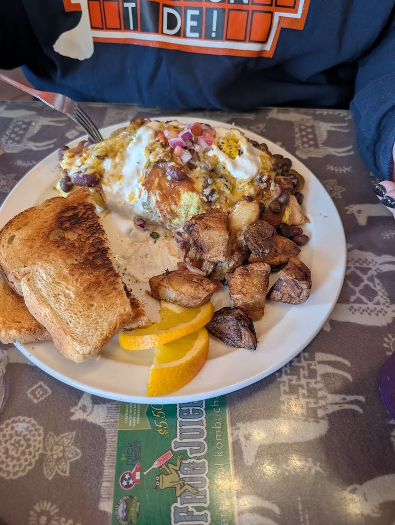Em's Bowl: A Local Favorite With a Devoted Following