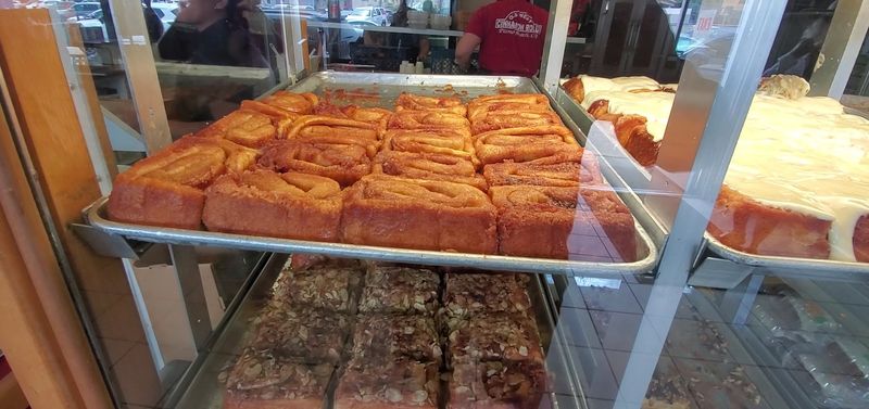 This California breakfast spot serves cinnamon rolls so big people end up talking about them all day 14 Why People Drive Out of Their Way Just to Visit