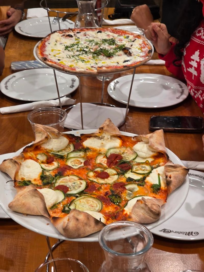 Mister O1 Extraordinary Pizza - South Beach - Miami Beach, Florida