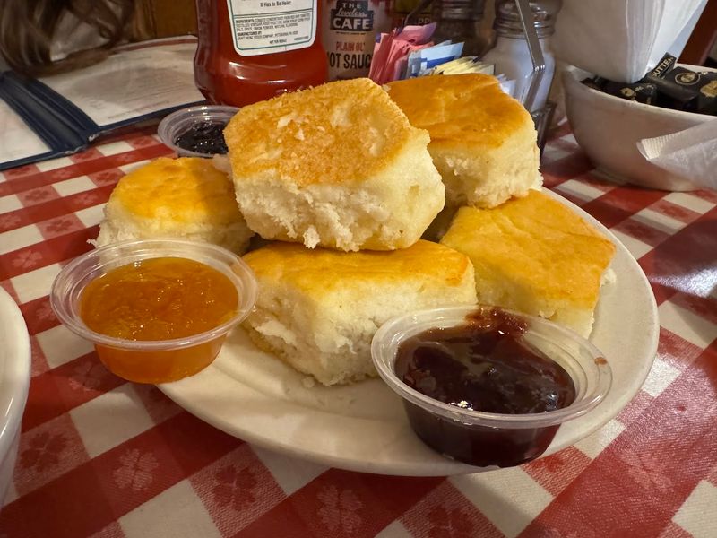 10 Tennessee Breakfast Cafes Where the Biscuit Basket Keeps Tables Full 5 The Loveless Cafe - Nashville, Tennessee