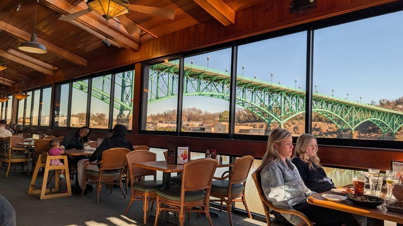 Calhoun's On The River - Knoxville, Tennessee